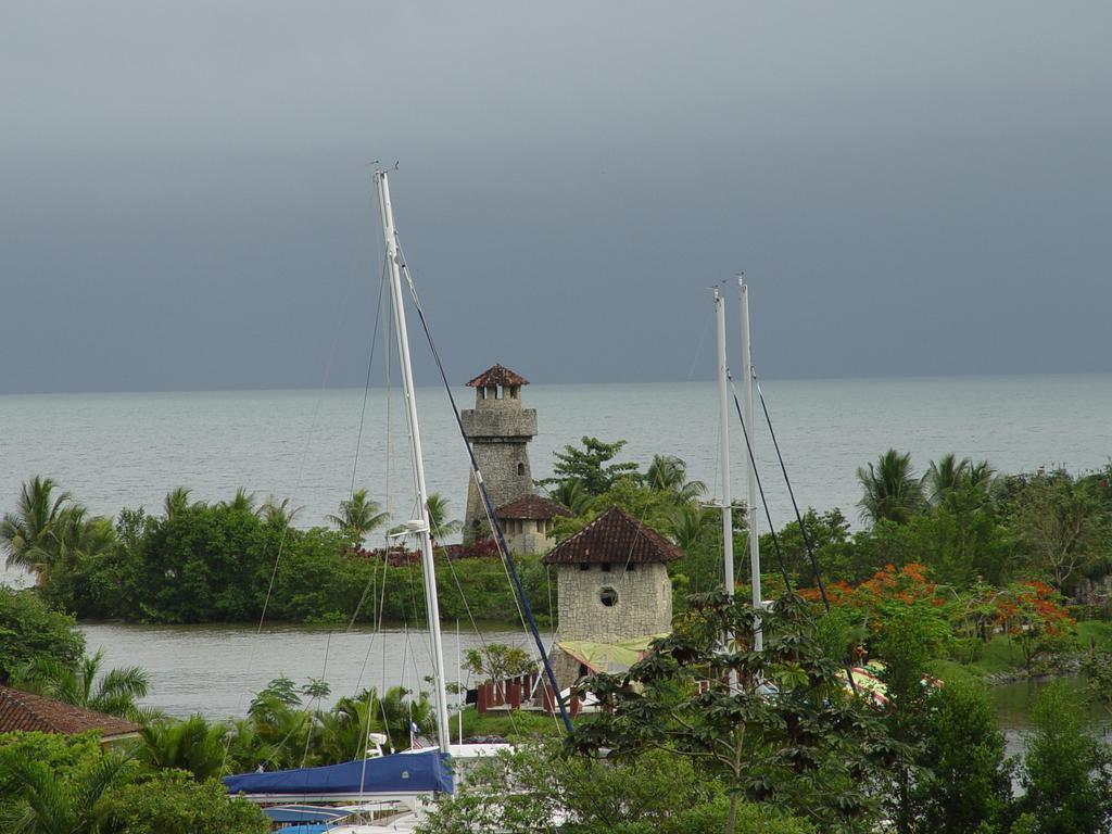 Amatique Bay Hotel Puerto Barrios Exterior photo